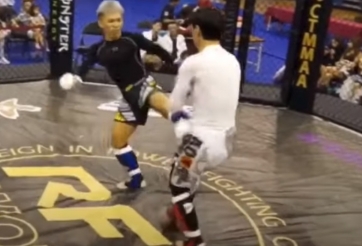 Võ sĩ Vịnh Xuân Quyền dùng 'gậy ông đập lưng ông' đánh bại đối thủ