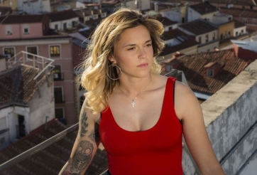 Nữ hậu vệ Barcelona sở hữu nhan sắc thiêu đốt mọi ánh nhìn