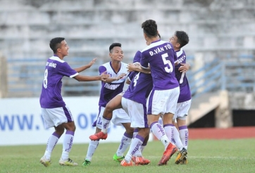 BLV Quang Huy: 'Bầu Hiển bắn 1 mũi tên trúng 2 đích'