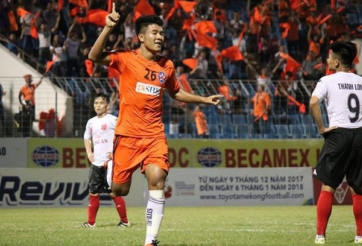 Đức Chinh tỏa sáng trong chiến thắng nhọc nhằn của Đà Nẵng