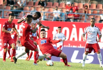 VIDEO: Hải Phòng tái hiện hàng rào chắn từng làm bó tay Messi