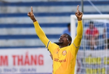 VIDEO: Sân Thiên Trường nổ tung với bàn thắng của Tony Agbaji