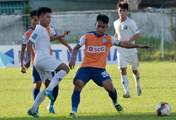 VIDEO: Tình huống gây tranh cãi quyết liệt ở giải Hạng Nhất