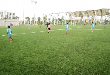 VIDEO: Cầu thủ Phù Đổng nhận thẻ đỏ trực tiếp sau pha tung cước thô bạo