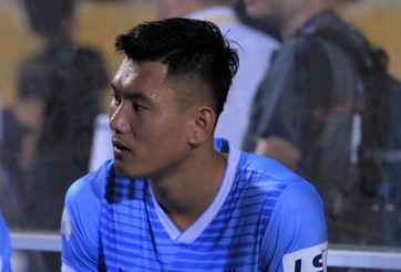 VIDEO: Phan Văn Long được bác sĩ Choi kiểm tra chấn thương