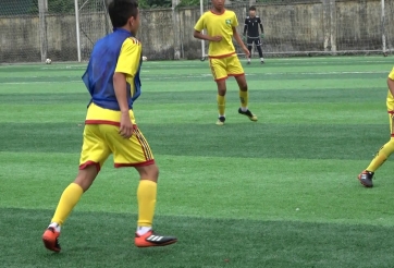 VIDEO: Cầu thủ trẻ SLNA vẽ 'cầu vồng khuyết' vào góc chết khung thành