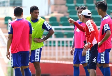 'Ngoại binh triệu đô' gây khó khăn cho HLV Chung Hae Seong