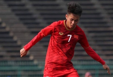 Tiền đạo của HAGL ghi bàn trong trận đấu nội bộ U22 Việt Nam