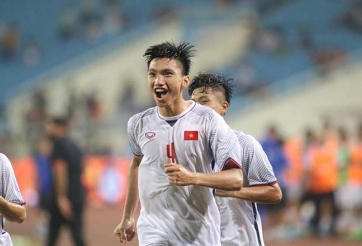 VIDEO: Những khoảnh khắc 'đốn tim' NHM của Đoàn Văn Hậu