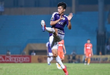 VIDEO: Văn Hậu thời 'còm nhom' vẫn khiến đối thủ ngao ngán