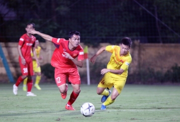 Hai siêu phẩm đá phạt xuất hiện ở trận đấu nội bộ U22 VN