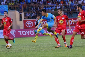 VIDEO: Bàn thắng đẳng cấp vào lưới HAGL của tân binh TPHCM