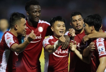 VIDEO: Phi Sơn khiến hàng phòng ngự Nam Định 'chóng mặt'