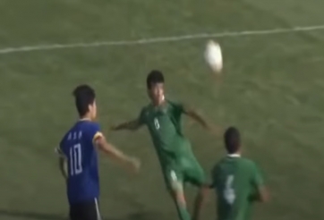 VIDEO: Bàn thắng thách thức mọi trí tưởng tượng