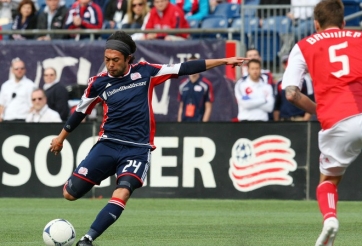 VIDEO: Tiền vệ Việt kiều thể hiện kỹ năng solo qua 3 cầu thủ