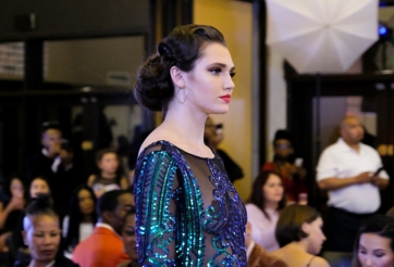 Nhan sắc của VĐV bóng chuyền đăng quang ngôi hoa hậu Mỹ