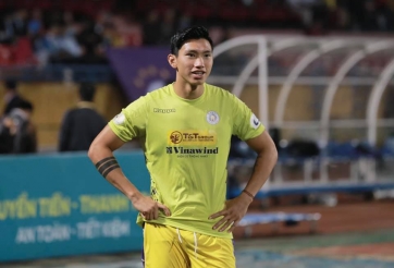 VIDEO: Văn Hậu bị đồng đội bắt 'làm ma' trong ngày trở lại