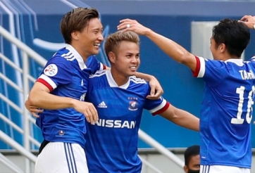 Theerathon Bunmathan lập kỳ tích cho cầu thủ Thái ở cúp C1 châu Á