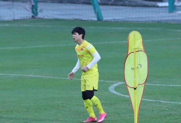 HLV Park gặp riêng Công Phượng trong buổi tập của ĐT Việt Nam