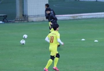 VIDEO: Công Phượng gặp riêng HLV Park Hang Seo