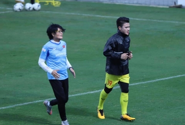 VIDEO: Quang Hải tập luyện với bác sỹ Choi