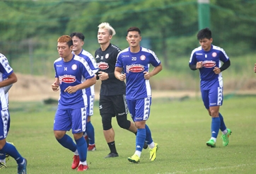 VIDEO: HLV Mano Polking tập chiến thuật cho CLB TP.HCM