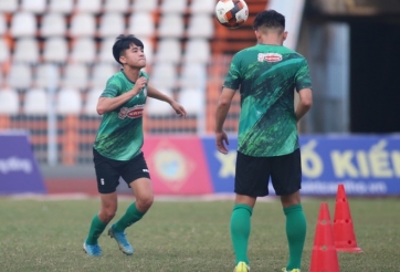 VIDEO: Phan Thanh Hậu cùng đồng đội tập thoát pressing