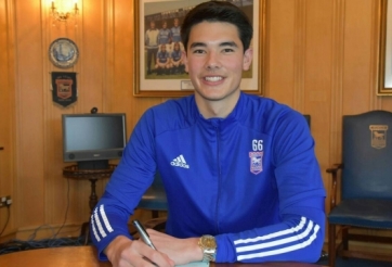 'Thần đồng' Đông Nam Á từ chối khoác áo Manchester United