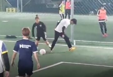 VIDEO: Hot girl Hàn Quốc 'xâu kim' đối thủ và dứt điểm cháy lưới