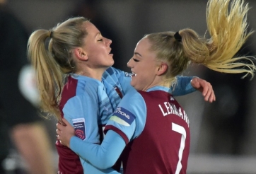 VIDEO: Nữ cầu thủ West Ham gây sốt với ngoại hình xinh đẹp