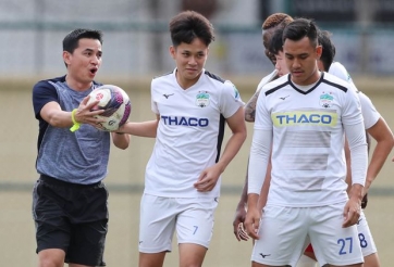 Kiatisak: 'V-League tạm dừng giúp tôi hiểu cầu thủ HAGL hơn'