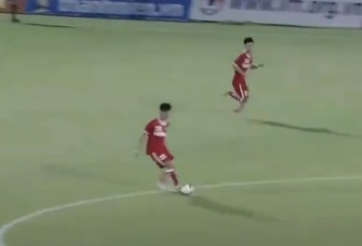 VIDEO: Cầu thủ U19 PVF tái hiện bàn thắng từ giữa sân của Beckham