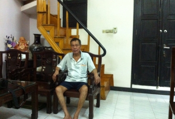 'Ba đẻn' Nguyễn Thế Anh với đôi chân vòng kiềng quái dị