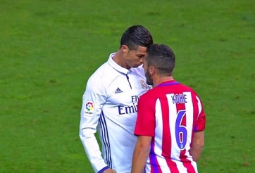 Những tình huống căng thẳng trên sân cỏ thế giới mùa 16/17