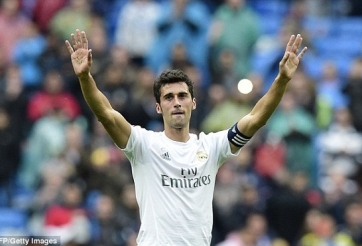 Cựu ngôi sao Liverpool và Real Madrid tuyên bố giải nghệ