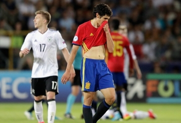 VIDEO:Các cầu thủ U21 Tây Ban Nha từ chối đeo huy chương bạc