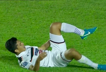 VIDEO: Mẹ khóc nấc khi thấy chân con trai gãy lìa 