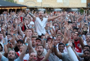 CĐV Anh mơ mộng ngày đăng cai World Cup 2022