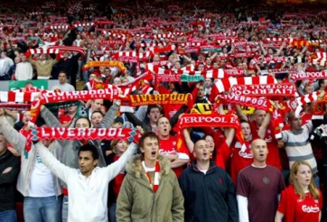 CĐV Liverpool 'đá đểu' MU, thầy trò HLV Solskjaer chỉ biết ngậm ngùi