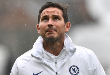 Lampard hành động bất ngờ nhằm động viên học trò