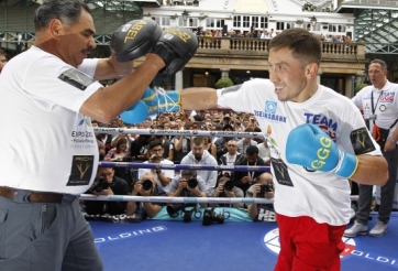 HLV Abel Sanchez: 'Cú đấm của Canelo chỉ như đập ruồi với Triple G'