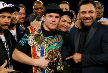 Ông bầu Canelo Alvarez phản pháo lại những lời chỉ trích qua bức thư gửi người hâm mộ
