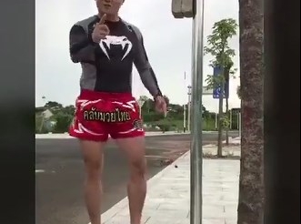 VIDEO: Kinh ngạc trước cú đá cứng như thép của võ sĩ Trung Quốc