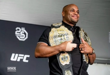HOT: Daniel Cormier vs Derrick Lewis dẫn dầu UFC 230, Dustin Poirier rút lui vì chấn thương