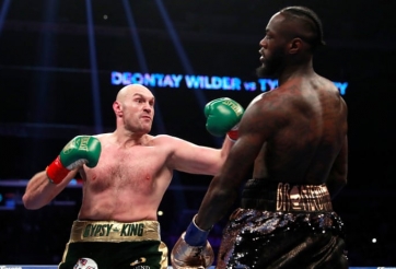 VIDEO: Vẻ mặt sửng sốt của Deontay Wilder sau cú đánh ngã Tyson Fury