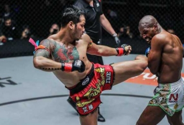 Yodsanklai Fairtex tự tin cho một cú knockout tại ONE Destiny of Champions