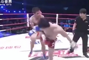 Kinh ngạc võ sĩ Trung Quốc tung đòn đá vỡ bảo hộ hạ bộ đối thủ