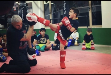 VIDEO Chiêm ngưỡng kĩ năng của thần đồng Muay Thái 12 tuổi Ramadan Ondash 