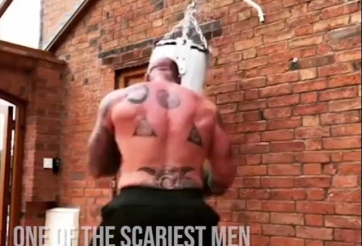 VIDEO Hai 'người đàn ông đáng sợ nhất thế giới' sẽ đối đầu trên sàn MMA