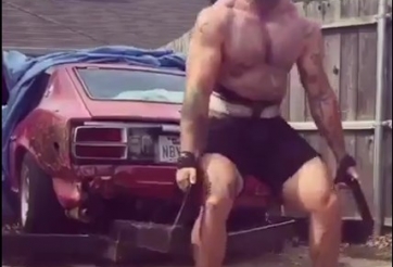 VIDEO: Choáng ngợp với những bài tập nâng tạ bằng xe ô tô 